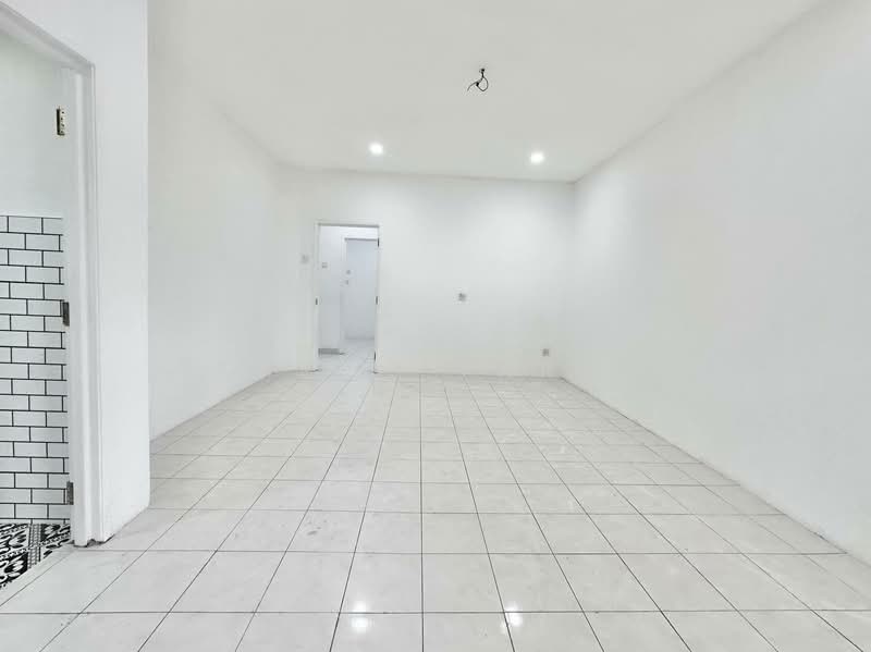 2-storey Terraced House for Sale in Pusat Bandar Putra Permai (Seri Kembangan) - Ahmad Farhi - PropertyGuru.com.my