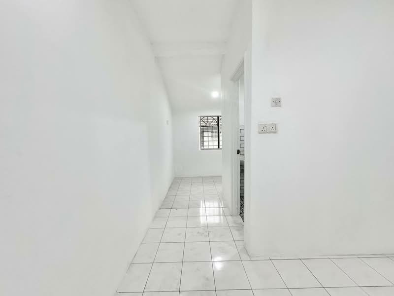 2-storey Terraced House for Sale in Pusat Bandar Putra Permai (Seri Kembangan) - Ahmad Farhi - PropertyGuru.com.my