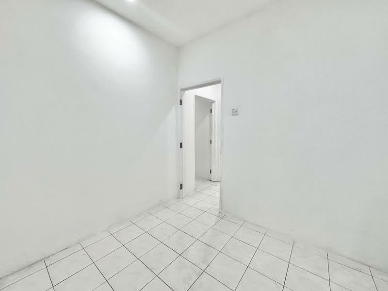 2-storey Terraced House for Sale in Pusat Bandar Putra Permai (Seri Kembangan) - Ahmad Farhi - PropertyGuru.com.my