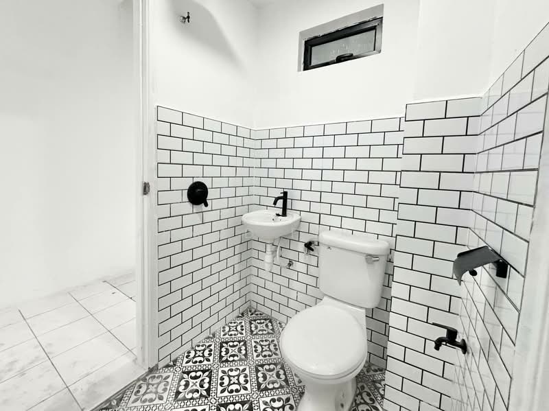 2-storey Terraced House for Sale in Pusat Bandar Putra Permai (Seri Kembangan) - Ahmad Farhi - PropertyGuru.com.my