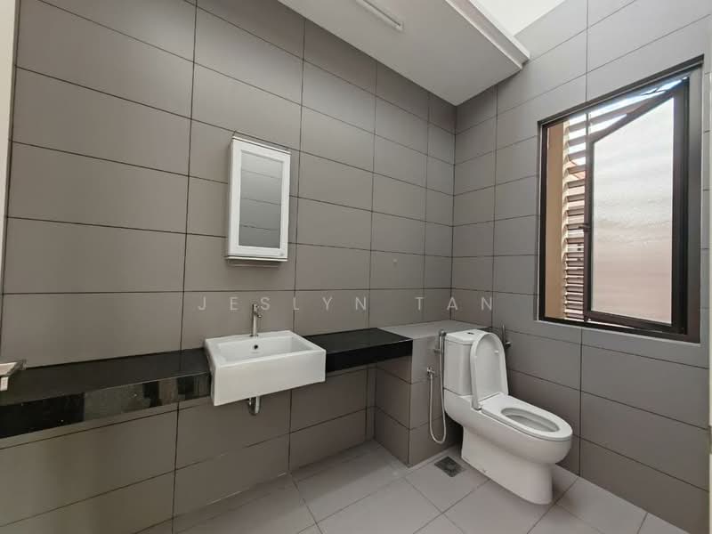 Rumah Bandar untuk Dijual di 16 Sierra (Puchong) - Jeslyn Tan - Bathroom - PropertyGuru.com.my