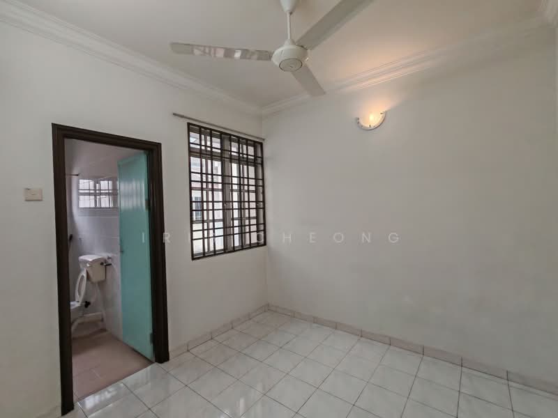 2-storey Terraced House for Rent in Taman Lapangan Melodi (Ipoh) - Iris Cheong - Room 2 with sharing Bathroom - PropertyGuru.com.my