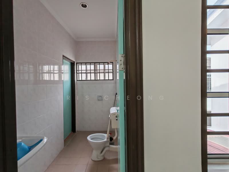 2-storey Terraced House for Rent in Taman Lapangan Melodi (Ipoh) - Iris Cheong - Bathroom - PropertyGuru.com.my