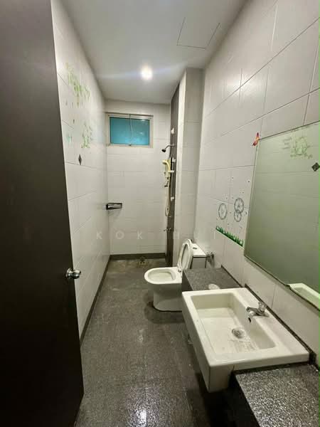 Semi-Detached House for Sale in Taman Ponderosa (Johor Bahru) - Kok Hui - Bathroom - PropertyGuru.com.my