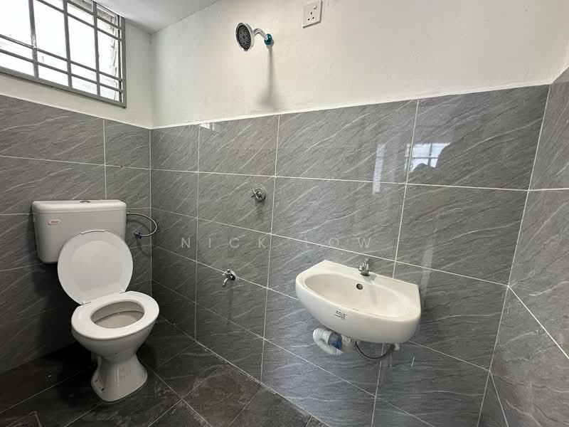 Flat for Rent at Taman Tan Sri Yaacob - Nick Low - Bathroom - PropertyGuru.com.my