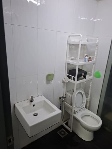 Kediaman Servis untuk Disewa di Menara Suria (V12) - Dalynn Tan - Bathroom - PropertyGuru.com.my
