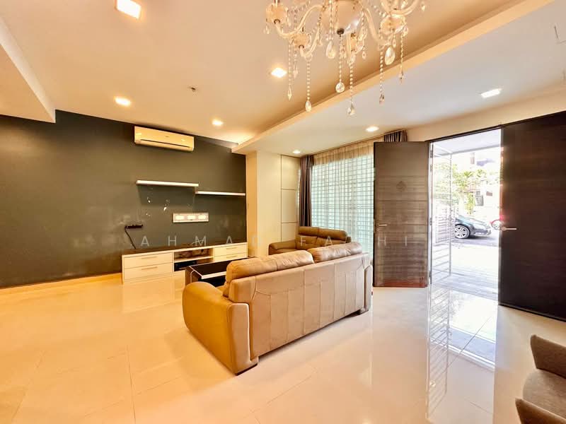 Rumah Teres 2-Tingkat untuk Dijual di Ukay Perdana (Ulu Kelang) - Ahmad Farhi - Living Room - PropertyGuru.com.my