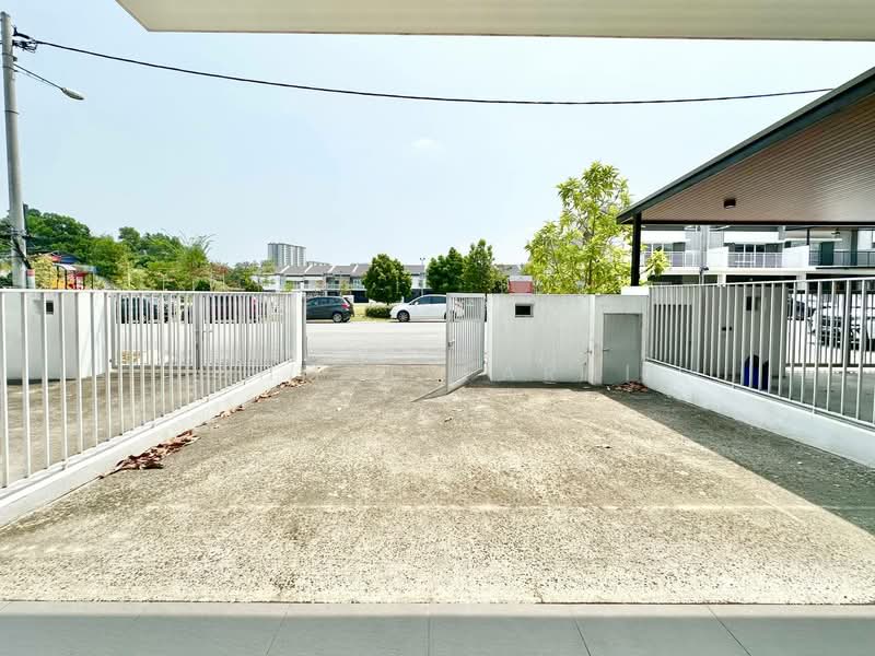 Rumah Teres untuk Dijual di Bukit Rahman Putra (Sungai Buloh) - Ahmad Farhi - Exterior - PropertyGuru.com.my