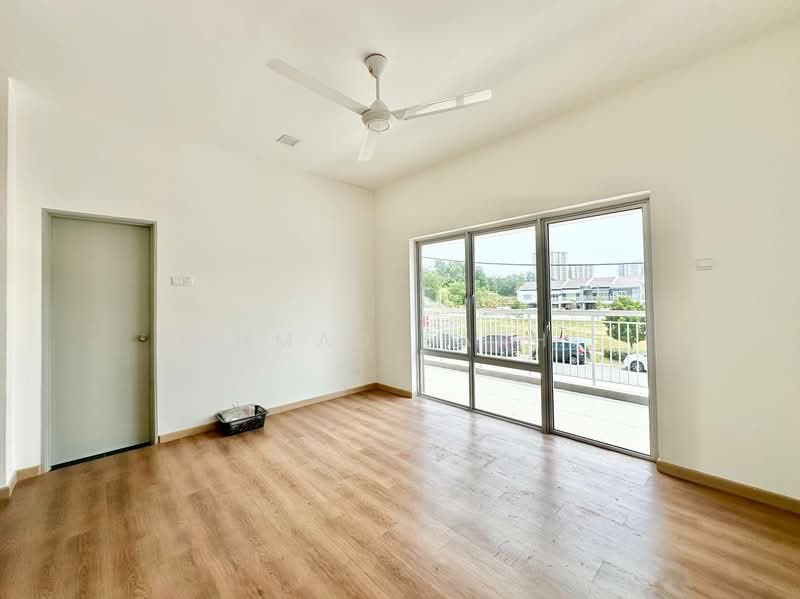 Rumah Teres untuk Dijual di Bukit Rahman Putra (Sungai Buloh) - Ahmad Farhi - Living Room - PropertyGuru.com.my