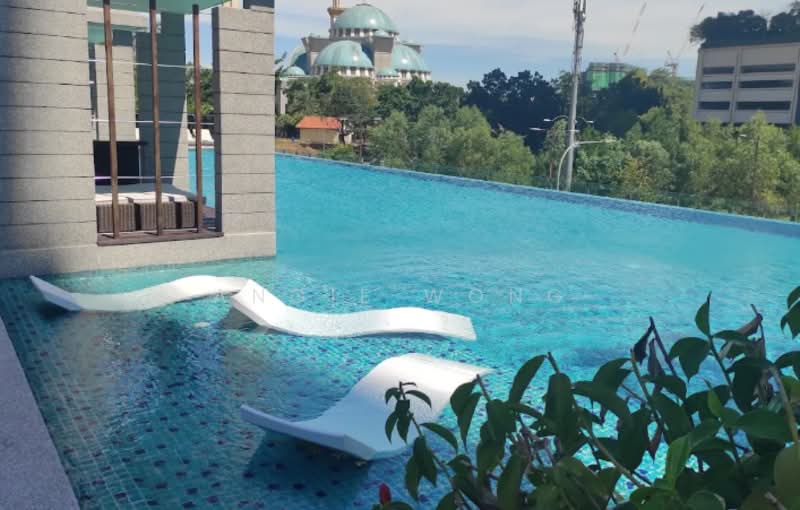 Kediaman Servis untuk Dijual di Met 1 Residences - Angie Wong - Pool - PropertyGuru.com.my