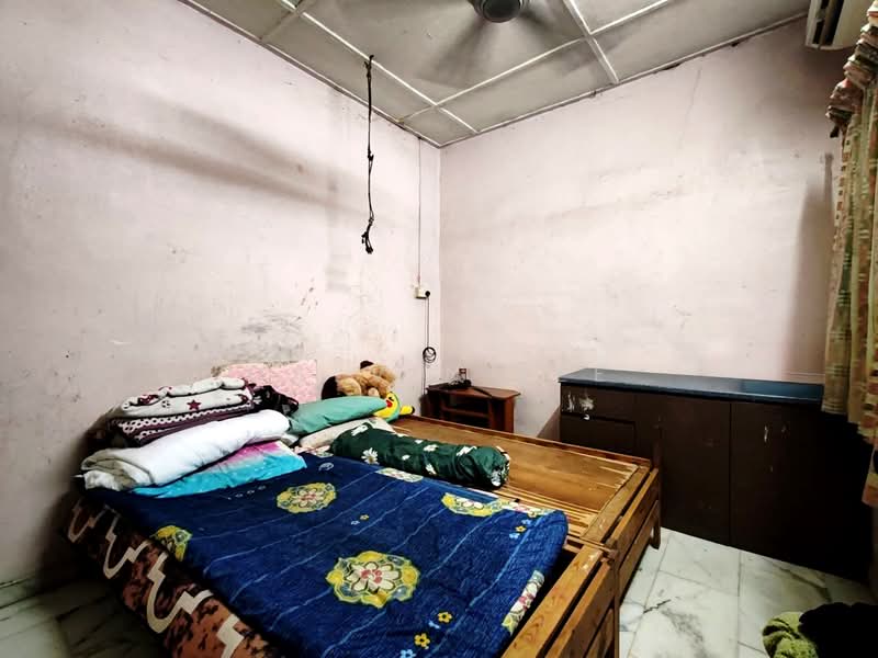 Rumah Teres 1-Tingkat untuk Dijual di Taman Zamrud (Ulu Tiram) - Calvin Lee - PropertyGuru.com.my