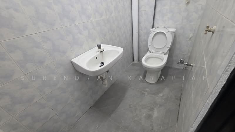2-storey Terraced House for Rent in Taman Sentosa (Klang) - Surendran Karapiah - Bathroom - PropertyGuru.com.my