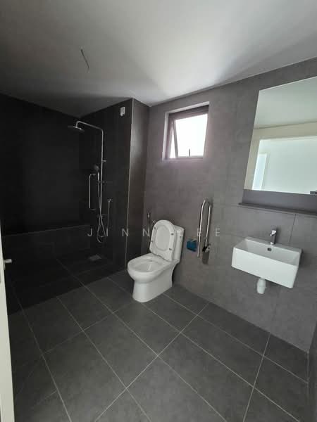 Kondominium untuk Dijual di D'Terra Residences - Jinn Lee - Bathroom - PropertyGuru.com.my