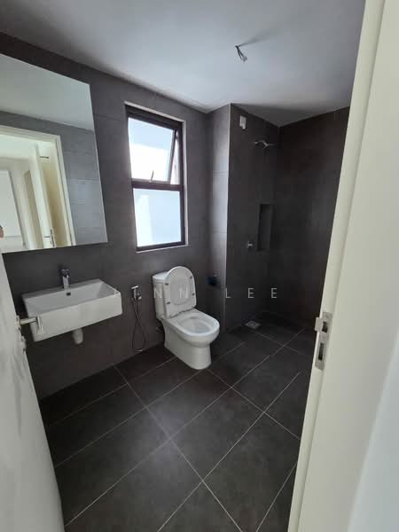Kondominium untuk Dijual di D'Terra Residences - Jinn Lee - Bathroom - PropertyGuru.com.my