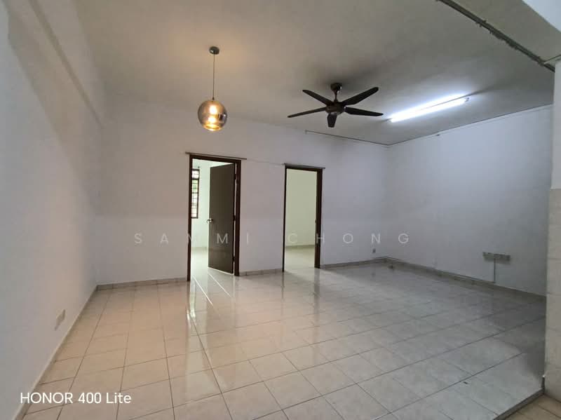 Rumah Flat untuk Dijual di Hata Square - Sammi Chong - Living Room - PropertyGuru.com.my