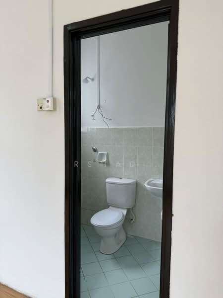 2-storey Terraced House for Sale in Taman Sri Pulai Perdana (Skudai) - Arshad . - Bathroom - PropertyGuru.com.my