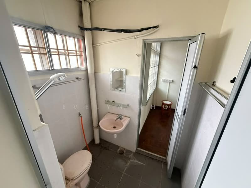 2-storey Terraced House for Sale in Bandar Bukit Beruntung (Bukit Beruntung) - Evelyn Khoo - Bathroom - PropertyGuru.com.my