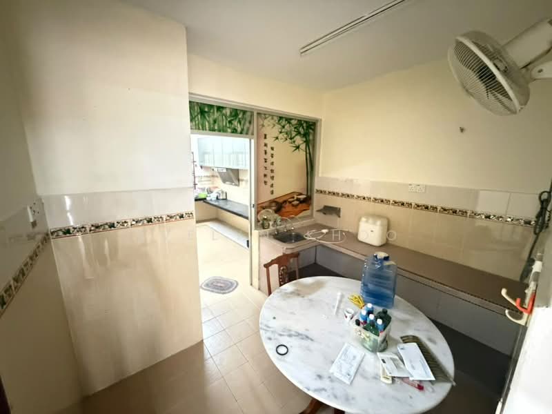 2-storey Terraced House for Sale in Bandar Bukit Beruntung (Bukit Beruntung) - Evelyn Khoo - Kitchen - PropertyGuru.com.my