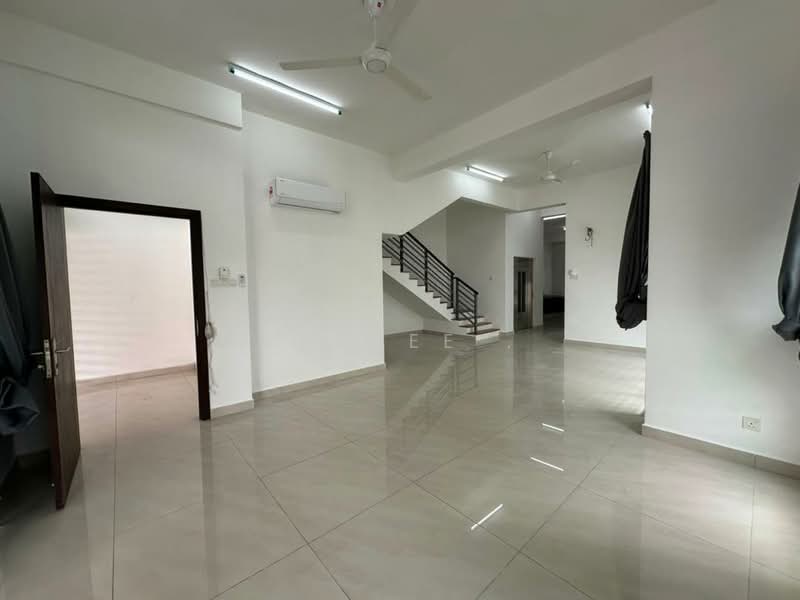 3-storey Terraced House for Rent in Taman Sungai Ara (Sungai Ara) - Xinnee . - Living Room - PropertyGuru.com.my