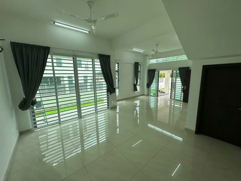 3-storey Terraced House for Rent in Taman Sungai Ara (Sungai Ara) - Xinnee . - Living Room - PropertyGuru.com.my