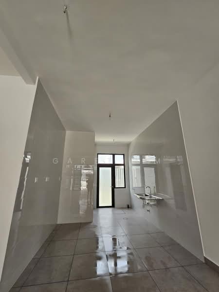 Rumah Teres 2-Tingkat untuk Dijual di Taman Mount Austin (Tebrau) - Garet Lim - Kitchen - PropertyGuru.com.my