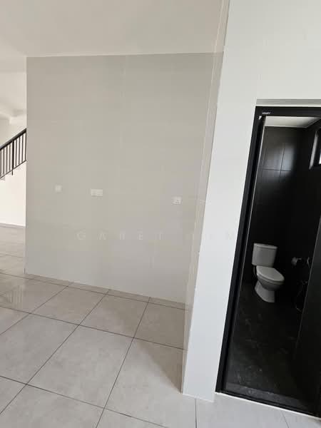 Rumah Teres 2-Tingkat untuk Dijual di Taman Mount Austin (Tebrau) - Garet Lim - Bathroom - PropertyGuru.com.my