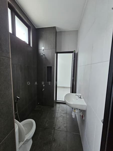Rumah Teres 2-Tingkat untuk Dijual di Taman Mount Austin (Tebrau) - Garet Lim - Bathroom - PropertyGuru.com.my