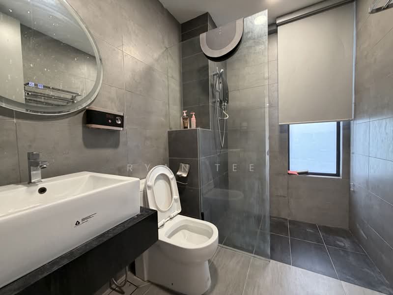 Kediaman Servis untuk Dijual di The Era @ Duta North - Ryan Tee - Bathroom - PropertyGuru.com.my