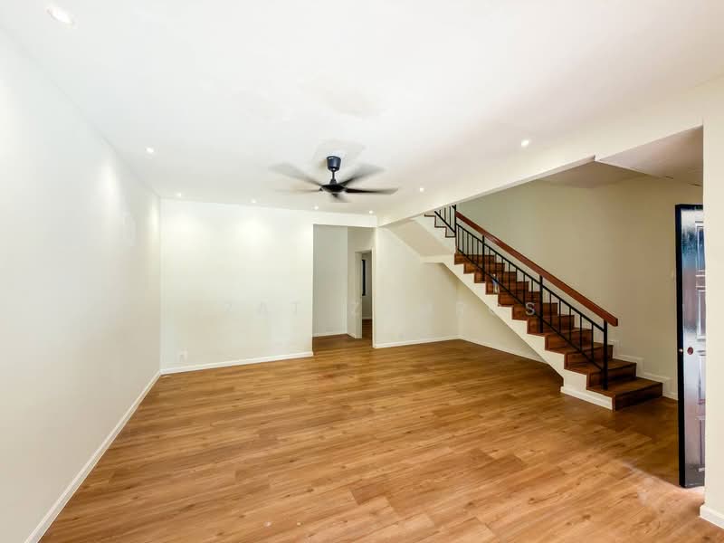 Rumah Teres 2-Tingkat untuk Dijual di Saujana Utama 1 (Ijok) - Izzat Zamros - Living Room - PropertyGuru.com.my