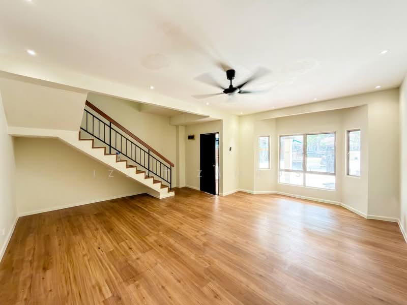 Rumah Teres 2-Tingkat untuk Dijual di Saujana Utama 1 (Ijok) - Izzat Zamros - Living Room - PropertyGuru.com.my