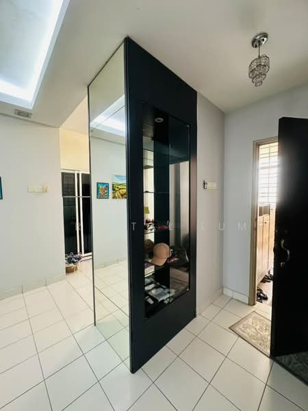 Kediaman Servis untuk Disewa di Fortune Avenue - Crystal Lum - Entrance - PropertyGuru.com.my