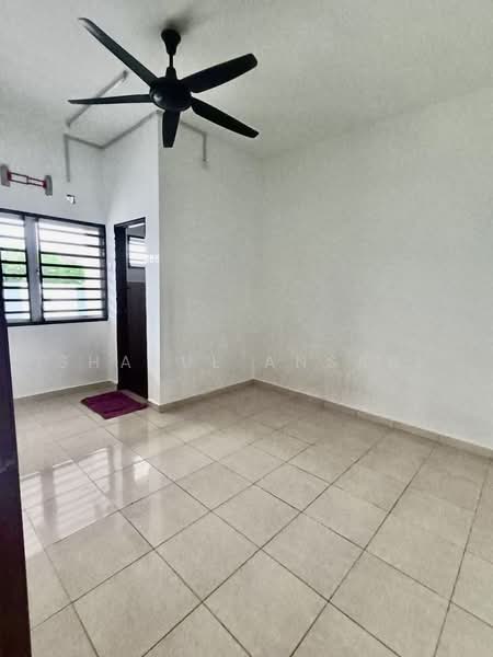Rumah Teres 1-Tingkat untuk Dijual di Taman Tkk (Port Dickson) - Sharul Ansari - Master Bedroom - PropertyGuru.com.my
