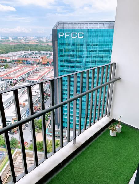 Kediaman Servis untuk Disewa di TRiGON Luxury Residences - Carlos Ng - Balcony - PropertyGuru.com.my