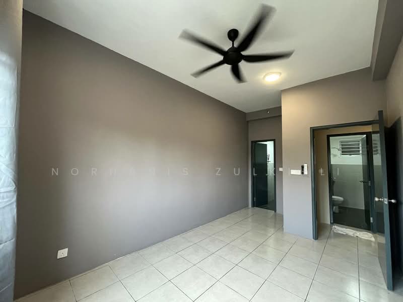 Apartment for Sale at Kita Ria @ Cybersouth - Norhanis Zulkifli - master bedroom - PropertyGuru.com.my