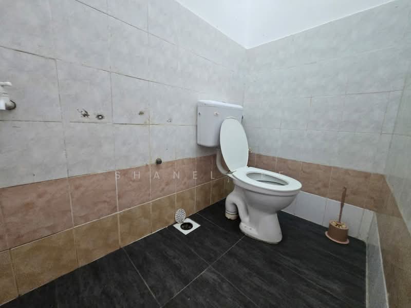 Rumah Teres 2-Tingkat untuk Dijual di Kluang (Johor) - Shanel Tee - Bathroom - PropertyGuru.com.my