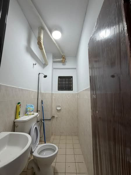 Pangsapuri untuk Disewa di Mas Kipark Damansara - Eliz Chan - Bathroom - PropertyGuru.com.my