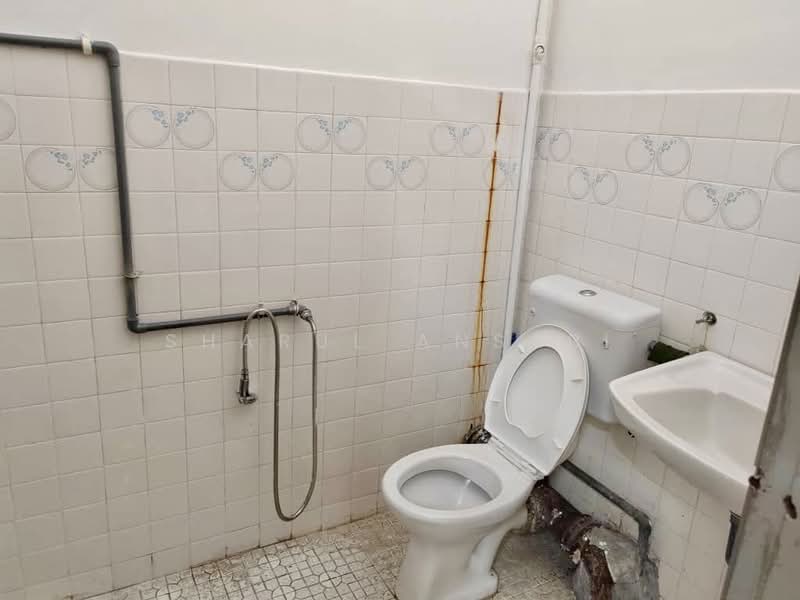 2-storey Terraced House for Sale in Taman Bukit Samudra (Port Dickson) - Sharul Ansari - Bathroom - PropertyGuru.com.my