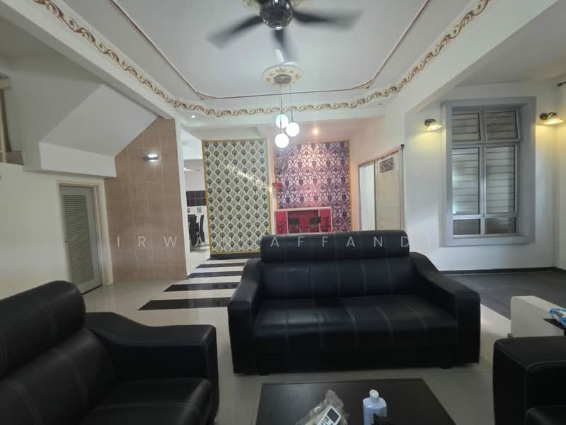 Rumah Kluster untuk Dijual di Bandar Saujana Putra (Tanjong Duabelas) - Irwan Affandi - Living Room - PropertyGuru.com.my