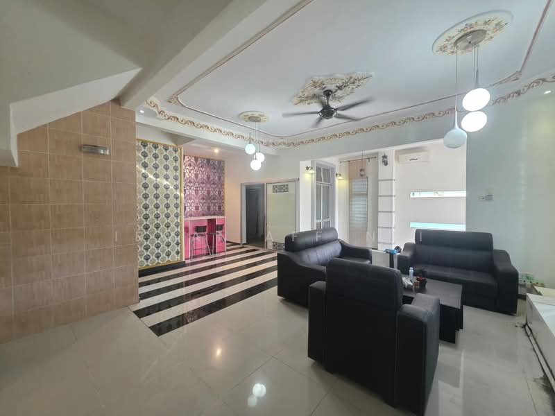 Rumah Kluster untuk Dijual di Bandar Saujana Putra (Tanjong Duabelas) - Irwan Affandi - Living Room - PropertyGuru.com.my