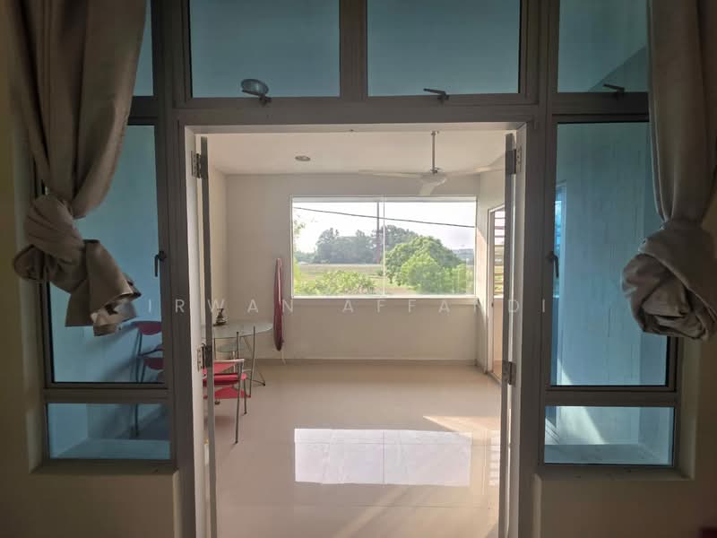 Rumah Kluster untuk Dijual di Bandar Saujana Putra (Tanjong Duabelas) - Irwan Affandi - Dining Room - PropertyGuru.com.my