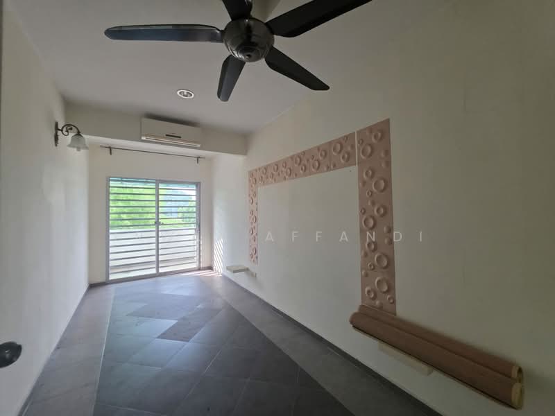 Rumah Kluster untuk Dijual di Bandar Saujana Putra (Tanjong Duabelas) - Irwan Affandi - Living Room - PropertyGuru.com.my