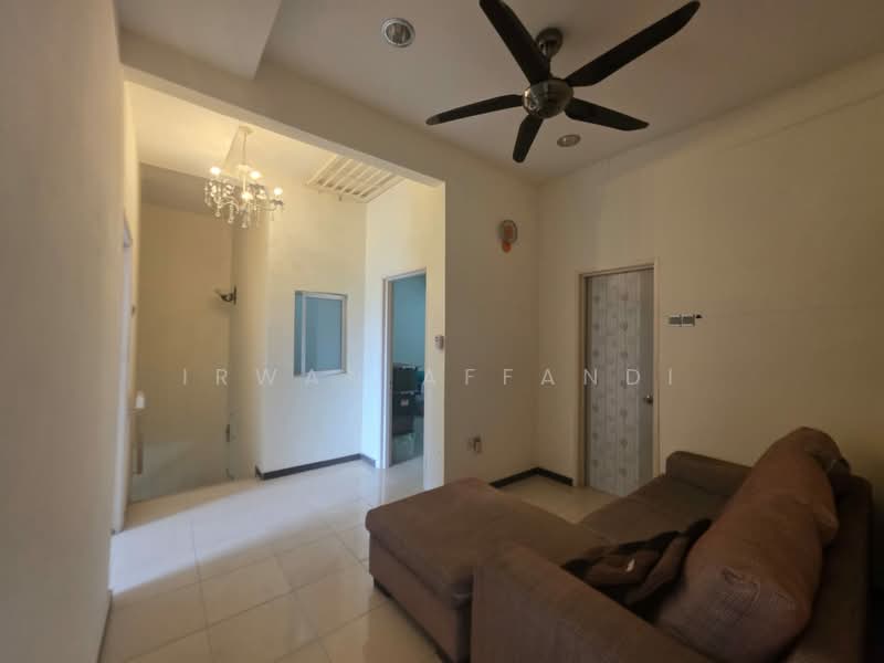 Rumah Kluster untuk Dijual di Bandar Saujana Putra (Tanjong Duabelas) - Irwan Affandi - Living Room - PropertyGuru.com.my