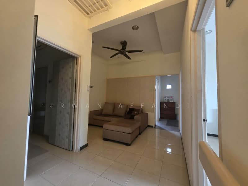 Rumah Kluster untuk Dijual di Bandar Saujana Putra (Tanjong Duabelas) - Irwan Affandi - Living Room - PropertyGuru.com.my