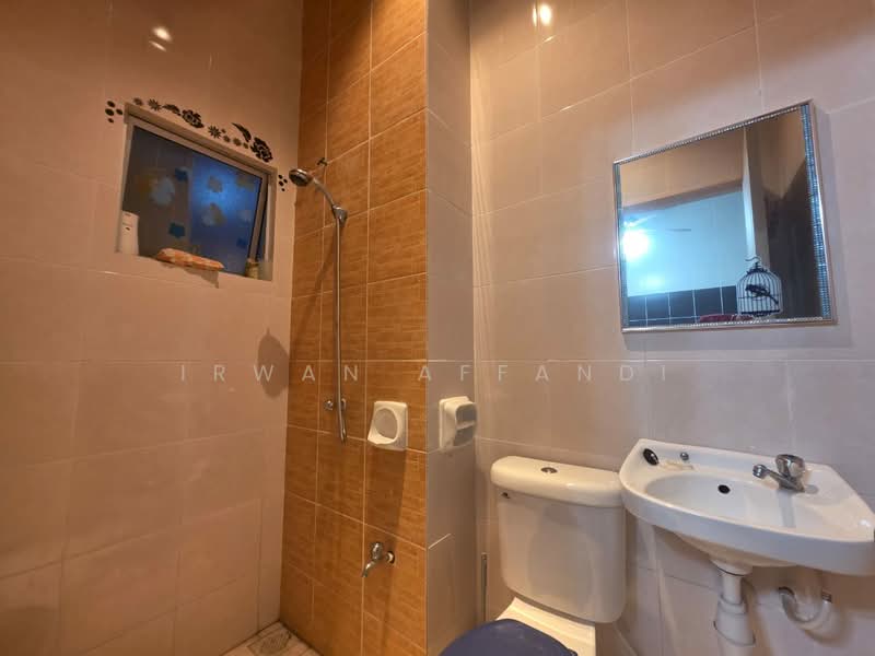 Rumah Kluster untuk Dijual di Bandar Saujana Putra (Tanjong Duabelas) - Irwan Affandi - Bathroom - PropertyGuru.com.my