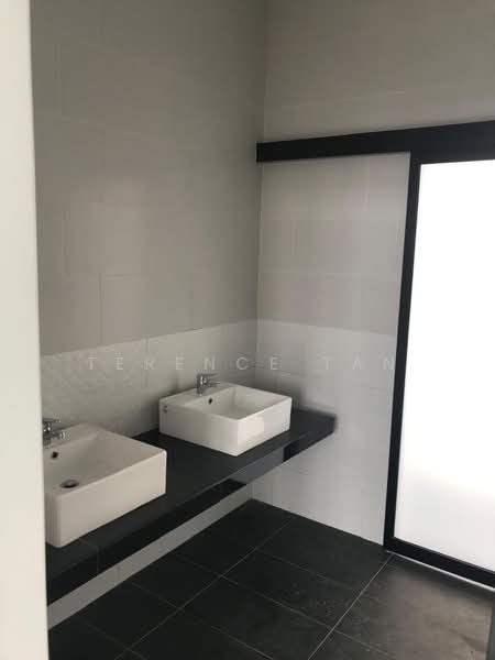 Rumah Kluster untuk Dijual di Kota Masai (Pasir Gudang) - Terence Tan - Bathroom - PropertyGuru.com.my