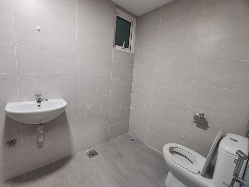 Kediaman Servis untuk Dijual di Court 28 - Ms Lau. - Bathroom - PropertyGuru.com.my
