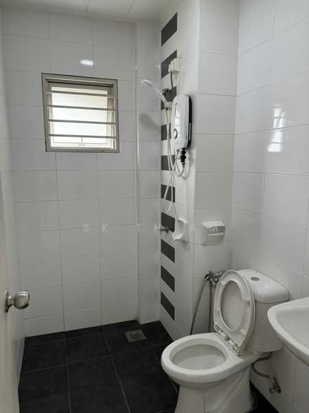 Kondominium untuk Disewa di Lagoon Suites - SK Thiam - Bathroom - PropertyGuru.com.my