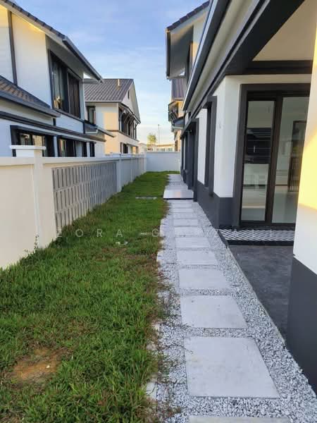 Rumah Berkembar untuk Dijual di Elmina (Shah Alam) - Azora Ghazali - PropertyGuru.com.my