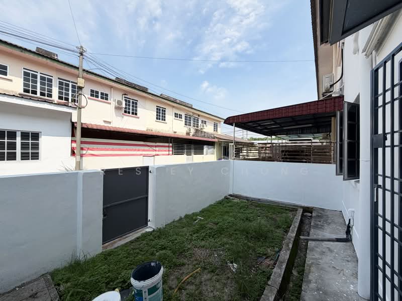 Rumah Teres 2-Tingkat untuk Dijual di Langkap (Perak) - Presley Chong - Backyard 10ft - PropertyGuru.com.my