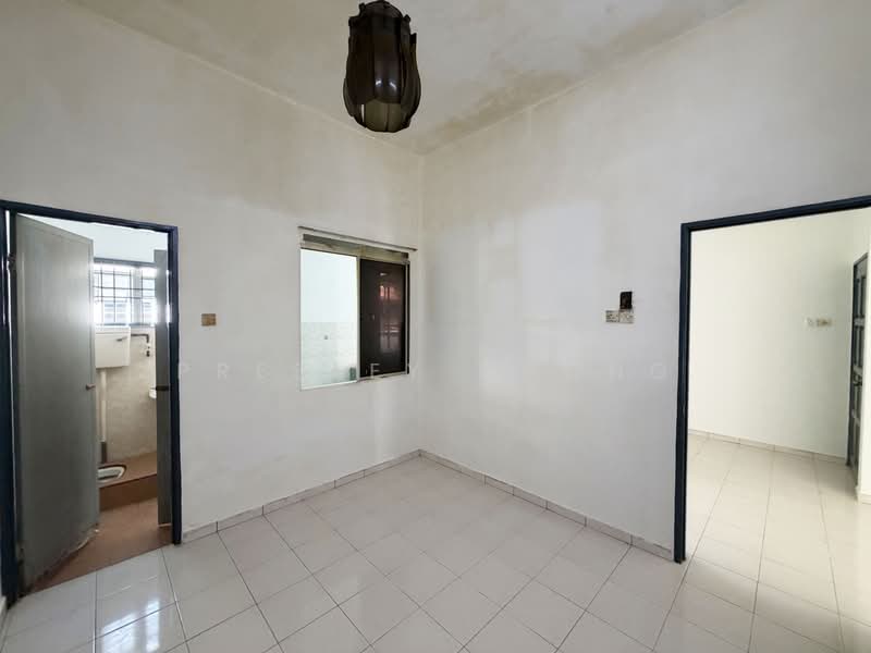 Rumah Teres 2-Tingkat untuk Dijual di Langkap (Perak) - Presley Chong - Bedroom 1 - PropertyGuru.com.my